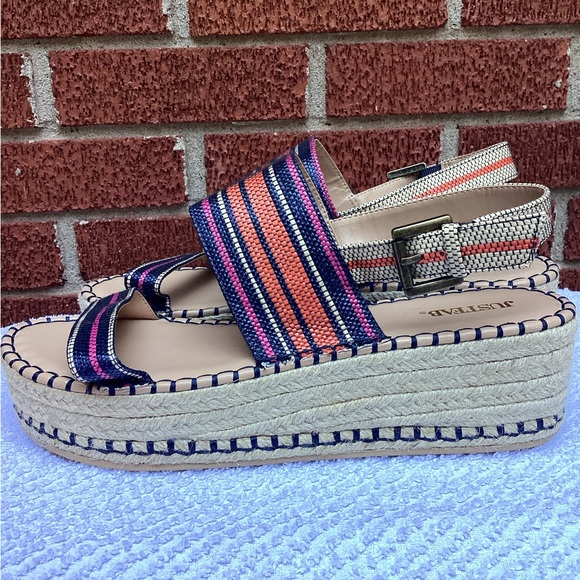 Just Fab Sight Seeing Chucky sandals - Picture 7 of 8